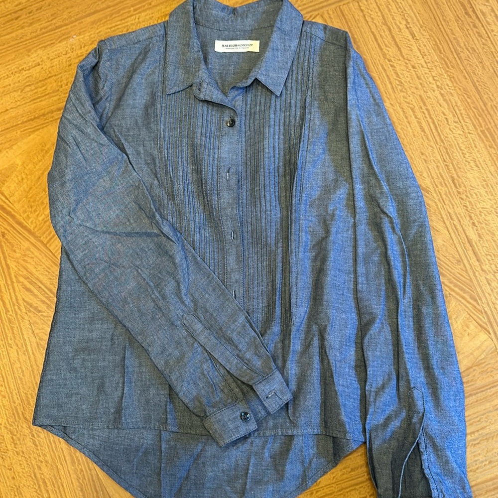 Women’s size medium blue heathered tuxedo front button down shirt